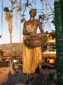 Some of the many beautiful ststues in Zihuatanejo