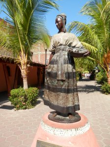 One of the beautiful statues in Zihuatanejo