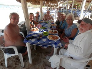 8 amigos for a beach lunch