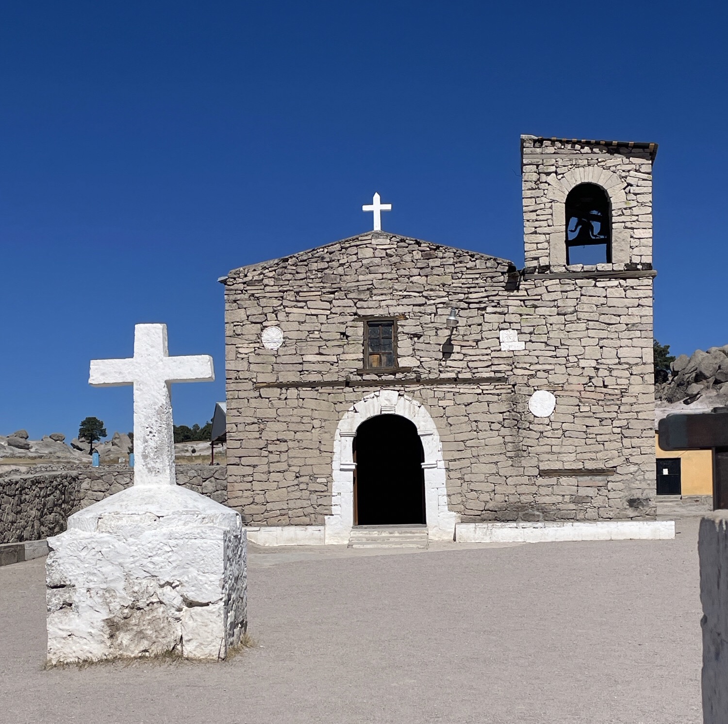 The cave dwellers amid beautiful landscapes – Zihuatanejo